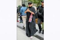 Demi Penampilan, Sia Blak-blakan Akui Operasi Sedot Lemak dan Facelift