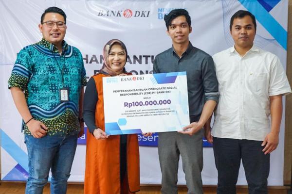 Bank DKI laksanakan program Corporate Social Responsibility (CSR) dengan menyalurkan bantuan bagi penyandang disabilitas