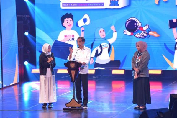 Presiden RI Joko Widodo menyebut satuan pendidikan vokasi berperan penting dalam menyiapkan talenta-talenta masa depan