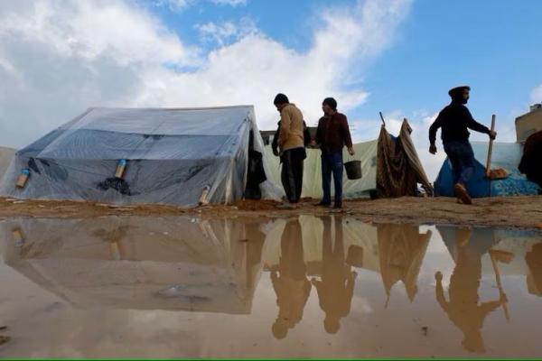 Hujan Melanda Gaza, Kondisi Pengungsi Memburuk karena Tenda Kebanjiran