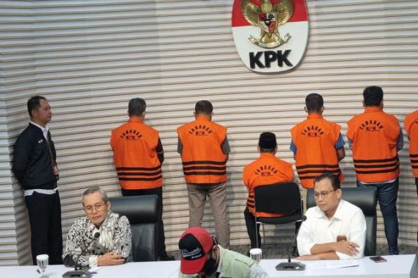 Penetapan tersangka dilakukan dari hasil OTT KPK yang digelar di DKI Jakarta dan Ternate, Maluku Utara