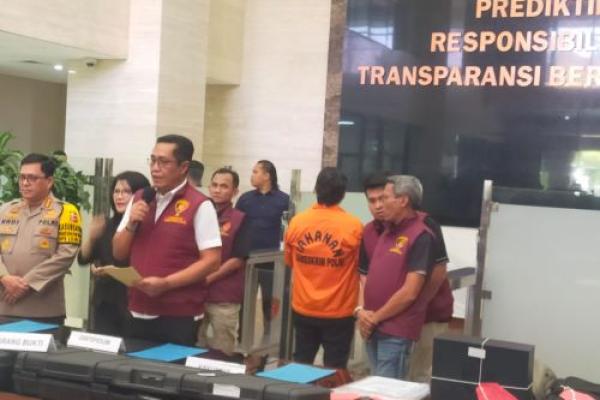 Dito Mahendra terseret kasus kepemilikan senjata api ilegal usai KPK menggeledah kediamannya di kawasan Kebayoran Baru, Jakarta Selatan pada Senin (13/3/2023).