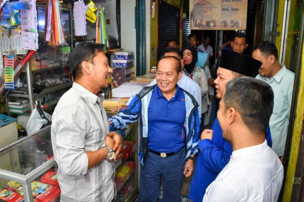 Blusukan Ke Pasar Rakyat, Syarief Hasan Dengarkan Banyak Keluhan Pedagang