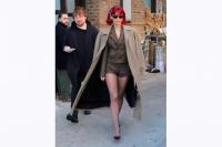 Megan Fox Pakai Gaun Korset Bertali ke Pesta Natal Klan Kardashian, Meriah dan Seksi!