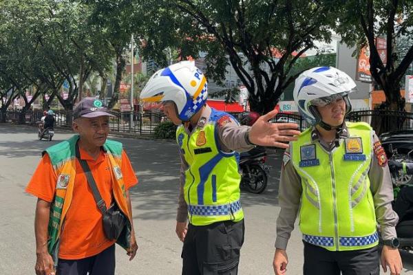 Jajaran Polda Riau serentak laksanakan kegiatan patroli bermotor roda dua dan bersepeda di pusat perbelanjaan dan keramaian
