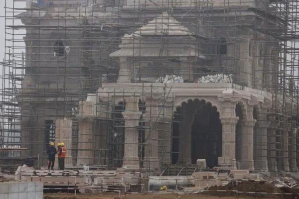 Kota India Penuh Bunga Jelang Peresmian Kuil yang Dianggap Picu Sentimen Keagamaan