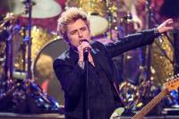 Tampil di Pesta Tahun Baru 2024, Green Day Sindir Donald Trump di Lagu American Idiot
