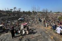 Hampir 7.000 Warga Rohingya Kehilangan Tempat Tinggal di Kamp Bangladesh akibat Kebakaran