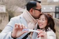 Kiky Saputri Beri Kejutan ke Suami, Hamil Anak Pertama