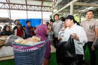 Ketua DPR Borong Gula Aren Hingga Keripik di Pasar Blauran 2 Salatiga