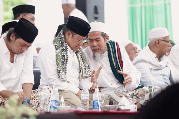 Pengaruh kiai dan ulama sangat besar di Jawa Timur, termasuk Pasuruan.