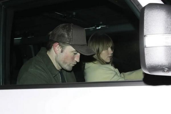 Robert Pattinson-Suki Waterhouse Double Date dengan Chris Evans dan Alba Baptista