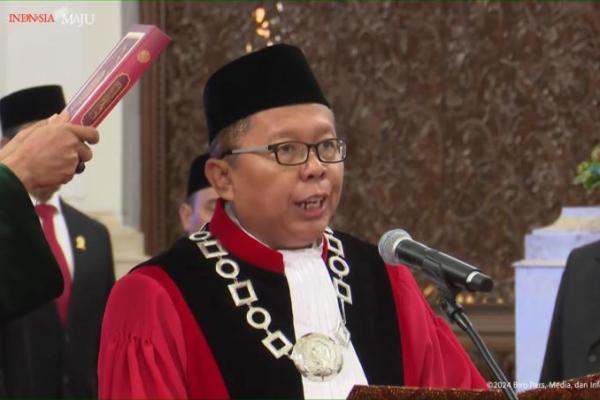 Upacara pengangkatan dilakukan di Istana Negara, Jakarta, ditandai dengan pengambilan sumpah jabatan.