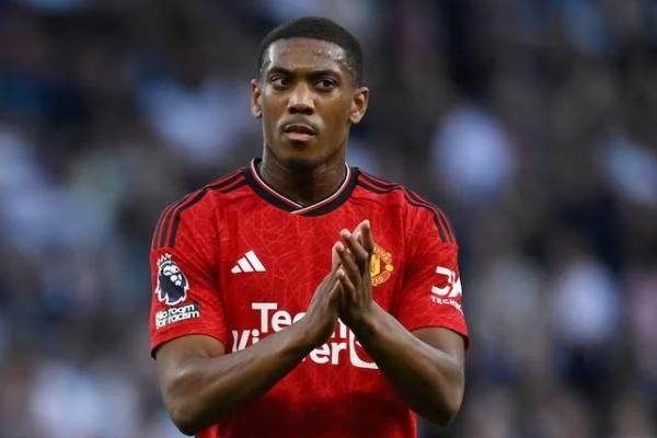 Martial Berlatih Sendiri, Dihukum Ten Hag?