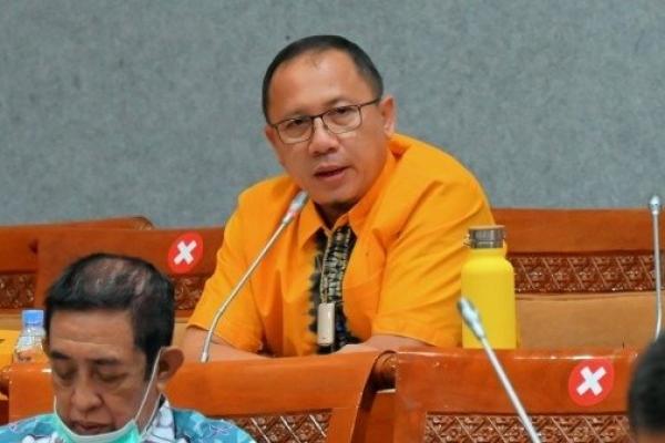 Problemnya, banyak honorer yang sudah lama mengabdi belum masuk data dapodik, di sini jadi celah pungli. Ini kan masalah-masalah ini jadi makin menumpuk. Jika masalah anggaran, Komisi X bersama Kemendikbudristek dan Kemenkeu telah sepakat menganggarkan 19-21 triliun per tahun untuk membayar guru PPPK.