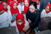 Tinjau Pabrik di Bojonegoro, Ketua DPR Bangga Bertemu Banyak Gadis Kretek