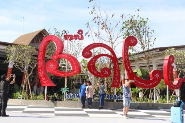 Bandara I Gusti Ngurah Rai Bali melayani jumlah pergerakan tertinggi, yakni sebanyak 1,8 juta pergerakan penumpang