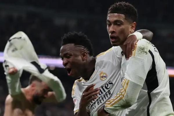 Dua dekade sebelumnya, Madrid terkenal sebagai tim yang gemar membeli pemain instan. Sebut saja, Michael Owen, Luis Figo, Robinho, Zinedine Zidane, Ronaldo, dan David Beckham.