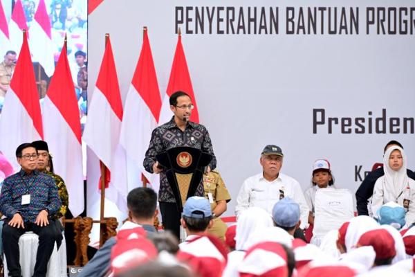 Presiden Joko Widodo mengatakan bahwa jumlah penerima beasiswa Program Indonesia Pintar (PIP) tahun ini mengalami peningkatan, hingga mencapai 18,6 juta pelajar.