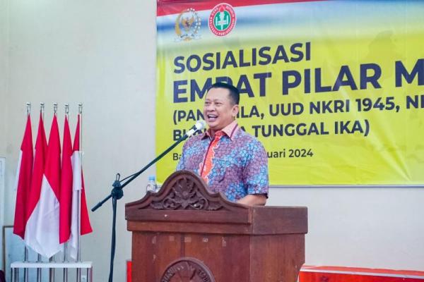Bertemu Keluarga Besar PGRI Banjarnegara, Ketua MPR Dorong Capres Terpilih Tingkatkan Kesejahteraan Guru
