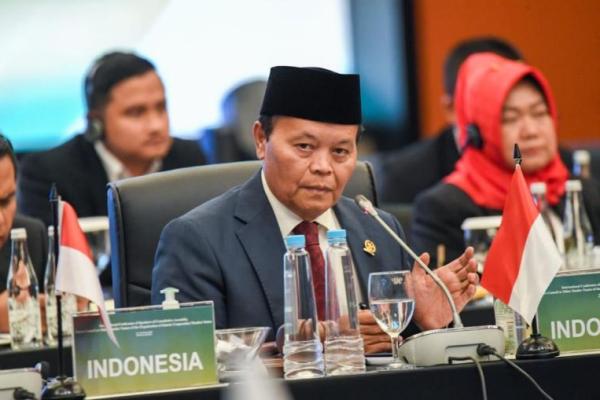 Pembatasan dua periode masa jabatan Presiden ini merupakan ketentuan yang membedakan dengan jabatan-jabatan kenegaraan lainnya.