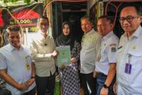30 Warga Mampang Terima Sertifikat Tanah Gratis dari PJ Gubernur DKI Heru Budi