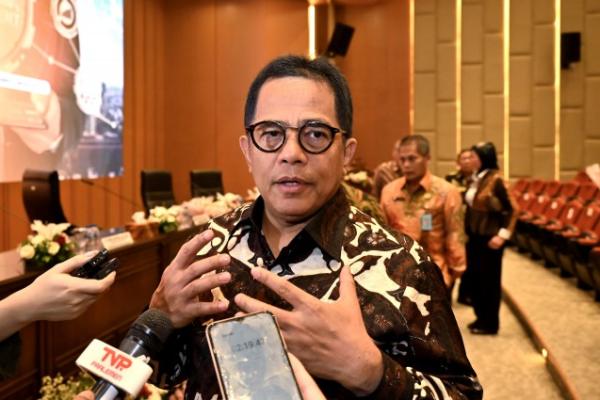 KPK juga memanggil Kepala Bagian Pengelolaan Rumah Jabatan DPR, Hiphi Hidupati