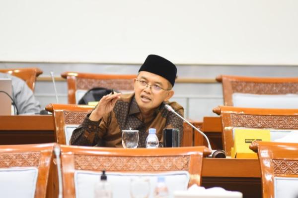 Kami di Komisi VIII DPR RI selalu mengusulkan peningkatan gaji kepada para pendamping PKH. Kerja mereka tidak mudah di lapangan untuk memberikan pendampingan kepada masyarakat miskin agar memperoleh akses terhadap perlindungan sosial maupun kesehatan.