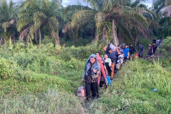 TNI AL Amankan 24 Pekerja Migran Ilegal di Pesisir Pelintung Dumai 