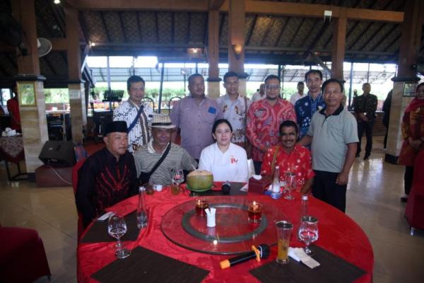 Dicegat Kades Saat Kunker, Puan Jelaskan Pembahasan Revisi UU Desa Lanjut Usai Pemilu