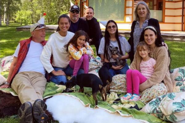 Meski Sudah Mantan, Demi Moore Berkomitmen Habiskan Waktu Bersama Bruce Willis
