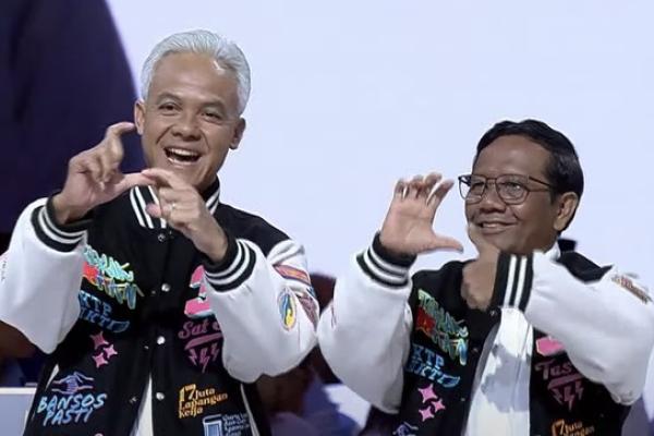 Elektabilitas Ganjar-Mahfud memperoleh sebesar 35,6 persen. Sementara, Prabowo-Gibran di angka 33,8 persen dan Anies-Muhaimin 26 persen.