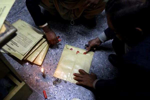 Imran Khan dan Nawaz Sharif Mengklaim Menang