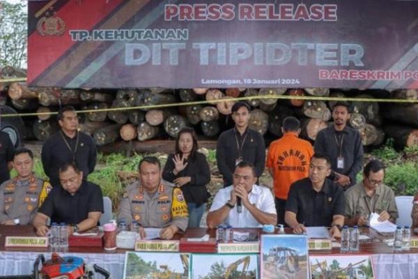 Polri limpahkan berkas perkara kasus illegal logging di Kabupaten Murung Raya, Kalimantan Tengah, ke Kejaksaan.