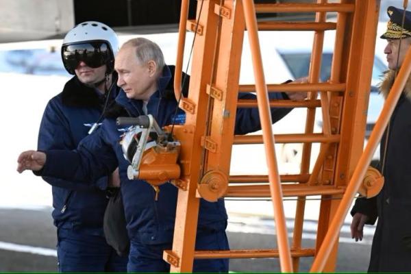 Ikut Penerbangan Pembom, Putin Puji Pesawat Berkemampuan Nuklirnya 
