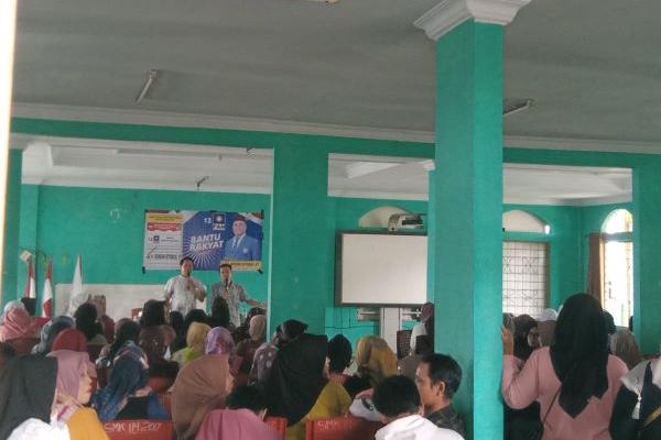 Sekitar 250 orang peserta hadir dalam acara tersebut.