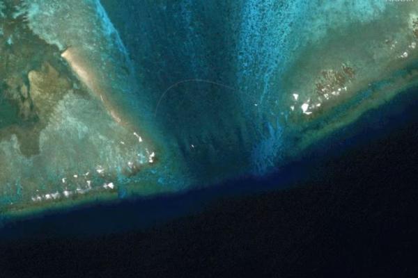 Gambar Satelit Tunjukkan Ada Penghalang di Wilayah Laut Cina Selatan yang Disengketakan