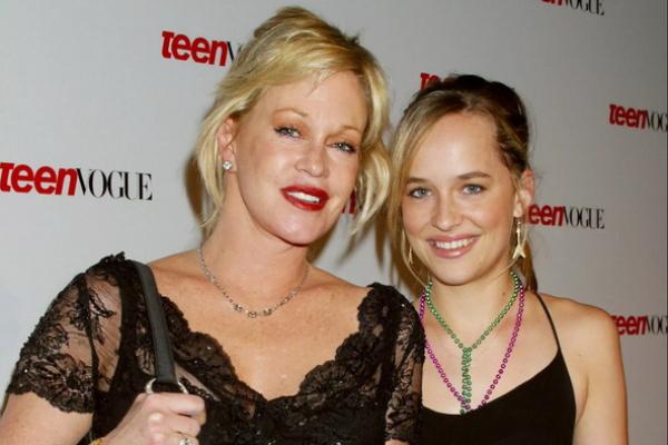 Dakota Johnson Beruntung Ibunya Melanie Griffith Ajari Pendidikan Seks Sejak Dini