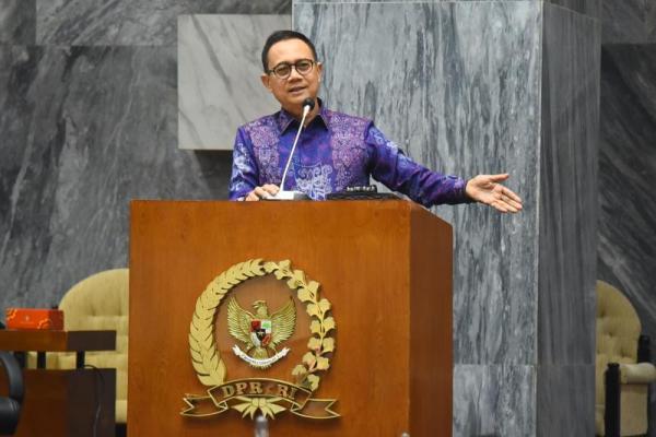 Saya sangat mengapresiasi kegiatan sosialisasi dan Bimtek SiMerpati ini melihat fungsinya yang sangat memberi kemudahan pada TA/SAA dan Anggota DPR yang utama dalam persiapan melakukan perjalanan dinas.