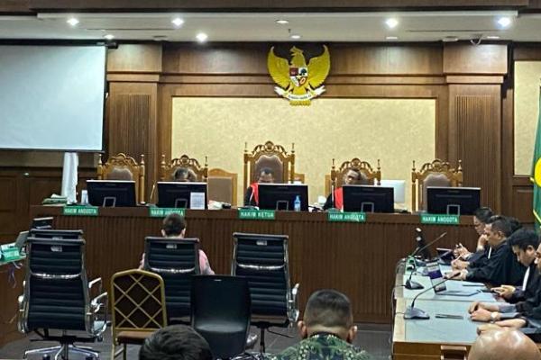 Dadan telah terbukti bersama-sama dengan Hasbi Hasan menerima suap sebesar Rp11,2 miliar