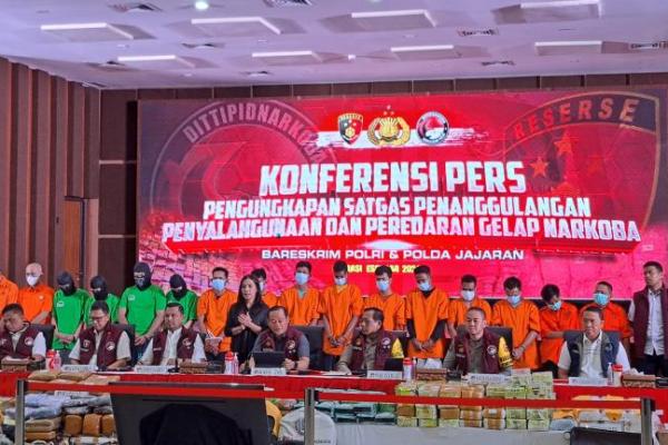 Bandar besar narkoba Internasional yang juga menjadi buronan, Fredy Pratama terus merekrut anggota baru