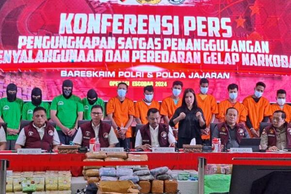Total lebih dari 21 ribu orang tersangka kasus narkotika telah ditangkap, termasuk 4 tersangka jaringan Fredy Pratama
