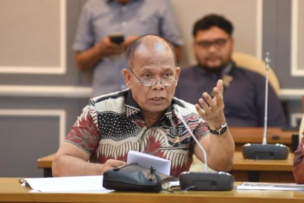 (Kementerian dan instansi yang) memiliki wewenang untuk melindungi di laut lepas ini tadi juga sudah ada komitmen untuk menyelesaikan RUU Kelautan.