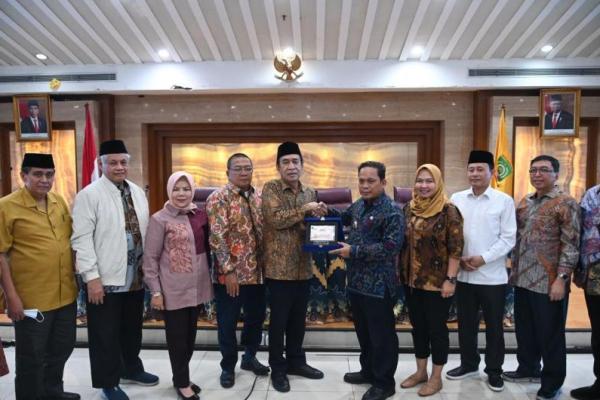 Komisi VIII DPR RI mendukung sepenuhnya strategi mitigasi Kementerian Agama dalam rangka penyelenggaraan haji ramah lansia.