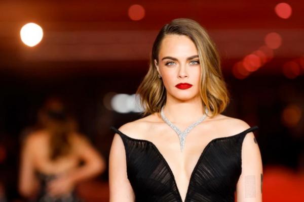 Cara Delevingne Patah Hati Rumahnya Habis Dilalap Api dalam Sekejap