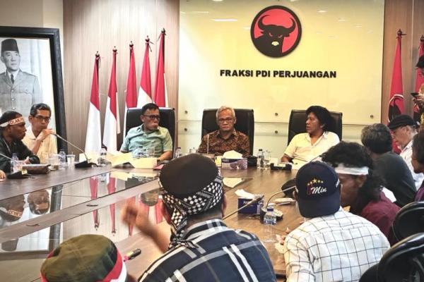 Makanya, pertemuan tadi menarik bagi kita, tadi saya minta izin untuk disampaikan kepada Sekjen (Hasto Kristiyanto) dan Sekjen akan memberikan pada Ketua Umum (Megawati Soekarnoputri). Agar DPP partai bisa mendengar percakapan kita.