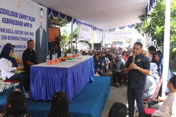 Wakil Ketua Komisi III DPR sekaligus anggota MPR Ahmad Sahroni, mengadakan sosialisasi Empat Pilar MPR RI bersama 150 masyarakat Kelurahan Kali Anyar, Kecamatan Tambora.