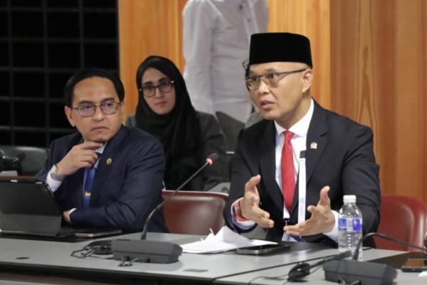 Kita sudah bertemu berbagai negara, tetapi yang paling penting Indonesia sedang mengusulkan emergency item tentang diplomasi parlemen untuk mengakhiri perang di Gaza dan mengakhiri pembantaian di Gaza.