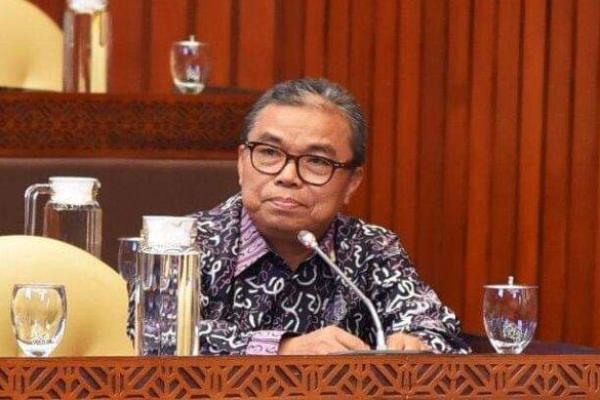 Kami mengusulkan supaya Jakarta ini diberi nama Ibu Kota Legislatif. Kenapa kami mengusulkan itu? Karena ada beberapa hal yang mendukung, yaitu yang pertama Jakarta adalah ibu kota yang memiliki historis yang sangat kuat.