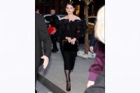 `Disindir`Hailey Bieber, Selena Gomez Langsung Tampil Glamor 